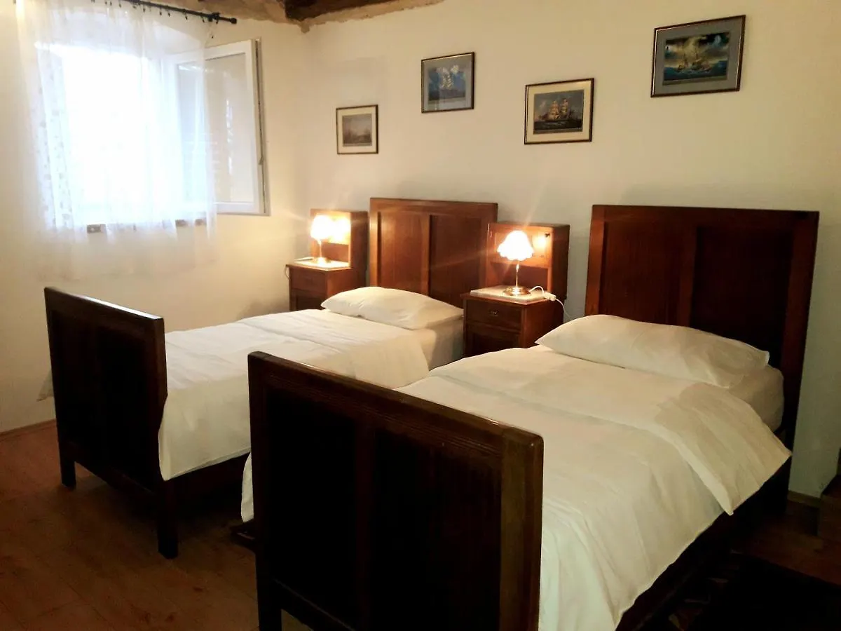 Casa Istriana Nona Pina Villa Kastelir