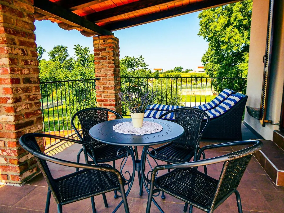 Casa Istriana Nona Pina Villa Kaštelir Nyaraló